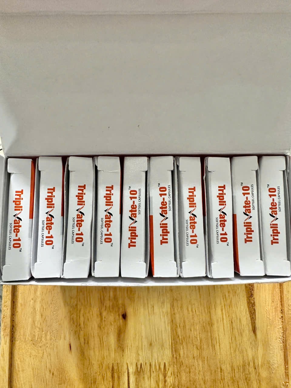 Vinn Nang Mềm trị Mụn Triplivate isotretinoin 10mg (Hộp 100 ViN)