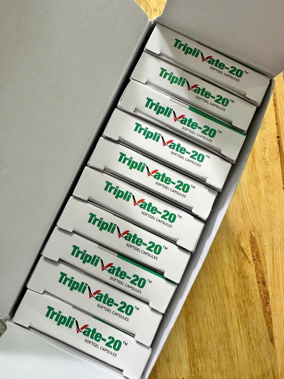 Vinn Nang Mềm trị Mụn Triplivate isotretinoin 10mg (Hộp 100 ViN)